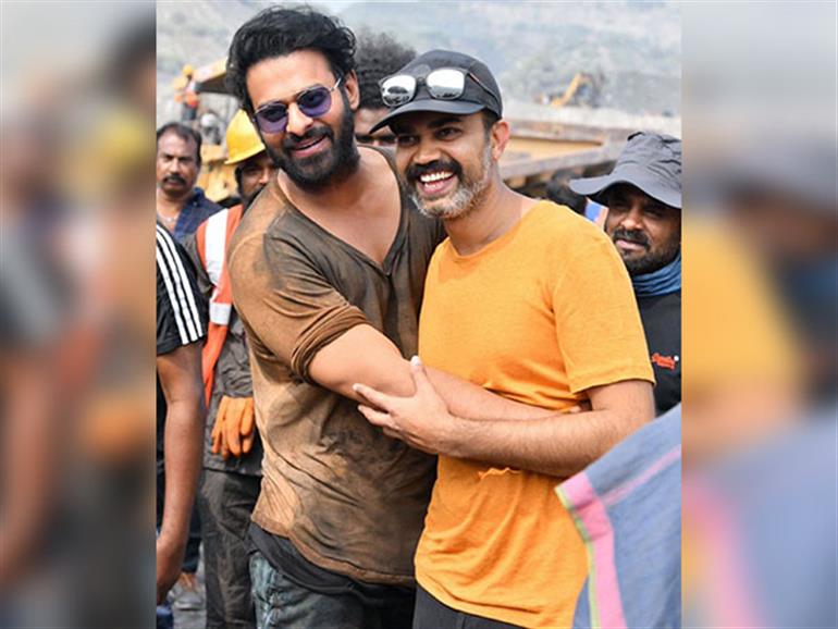 Prabhas Wishes 'salaar' Director Prashant Neel On His Birthday