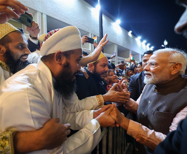 Indian Diaspora Gives Warm Welcome To PM Modi In Doha