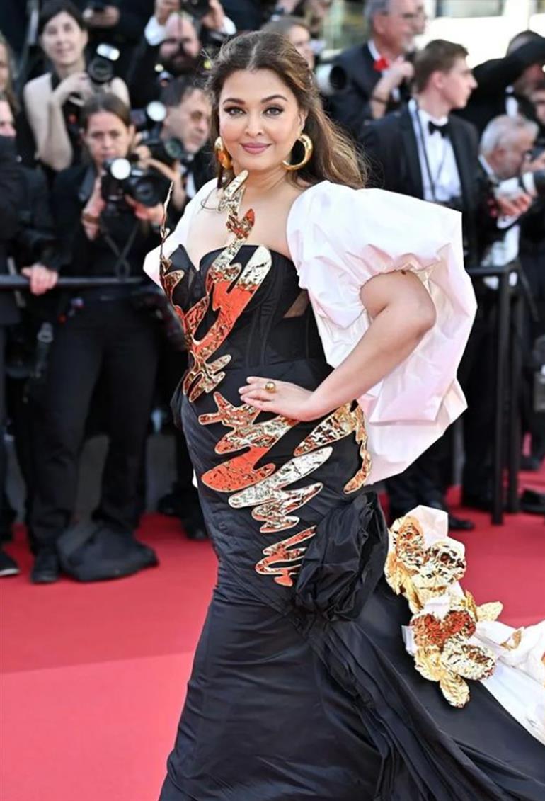 Aishwarya Rai Bachchan's 2024 Cannes red carpet look is too mesmerising