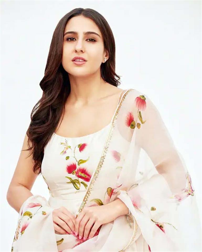 sara ali khan in anarkali