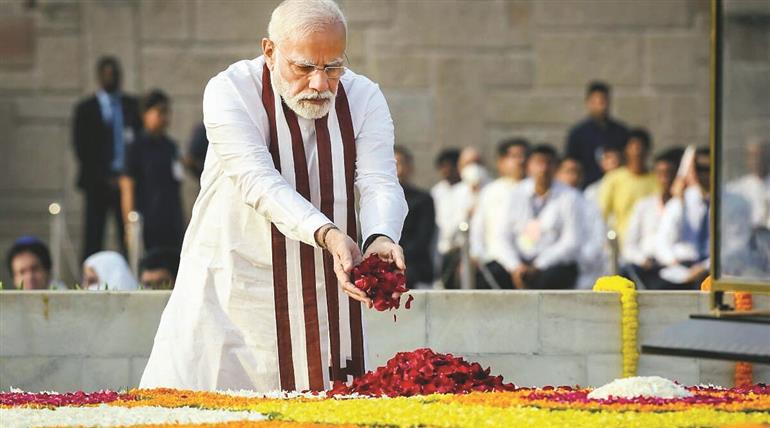 PM Modi, Amit Shah pay tributes to Mahatma Gandhi on Martyrs' Day