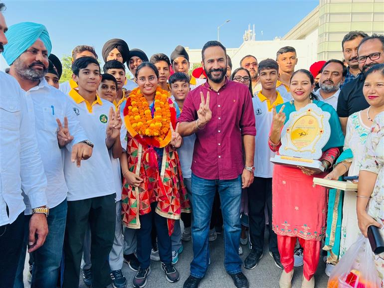 Punjab Minister Meet Hayer gives warm welcome to asian games medalist ...